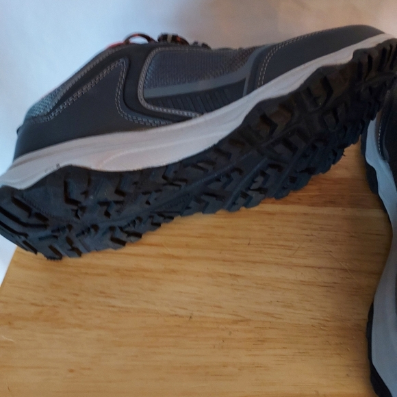 Mens Grey and orange sneakers size 10 - Picture 4 of 5